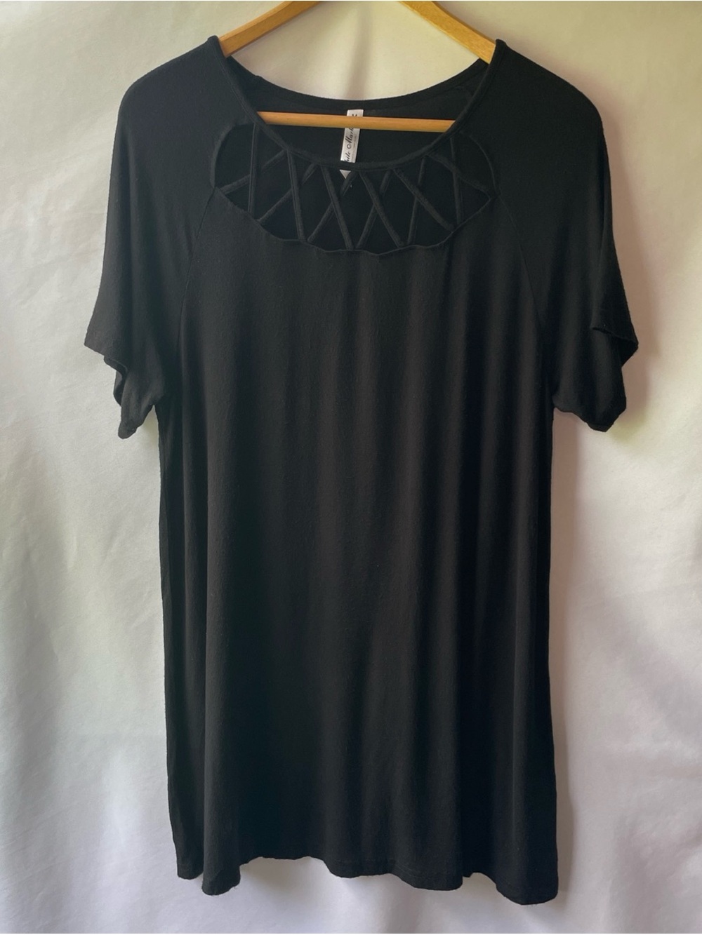 White Mark Black Women's Short Sleeve Top with Cutout Neckline